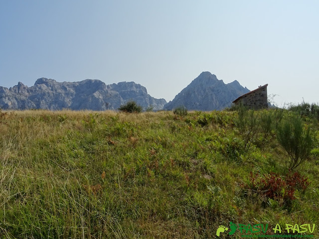 Ruta a la Torre Bermeja: Caseta en Pantivalles