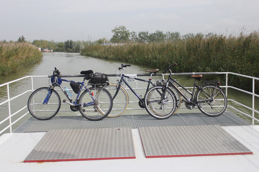 Neziderské jezero na kole