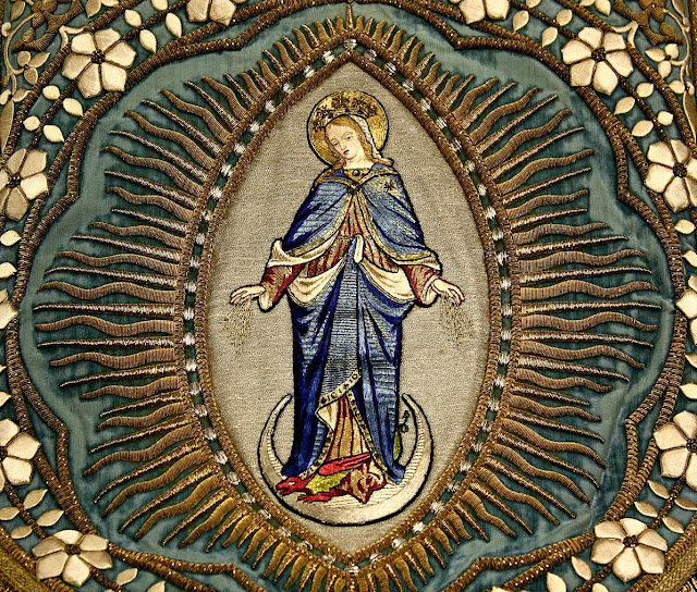 Imaculada Conceição, detalhe de paramento bordado por dominicanas inglesas