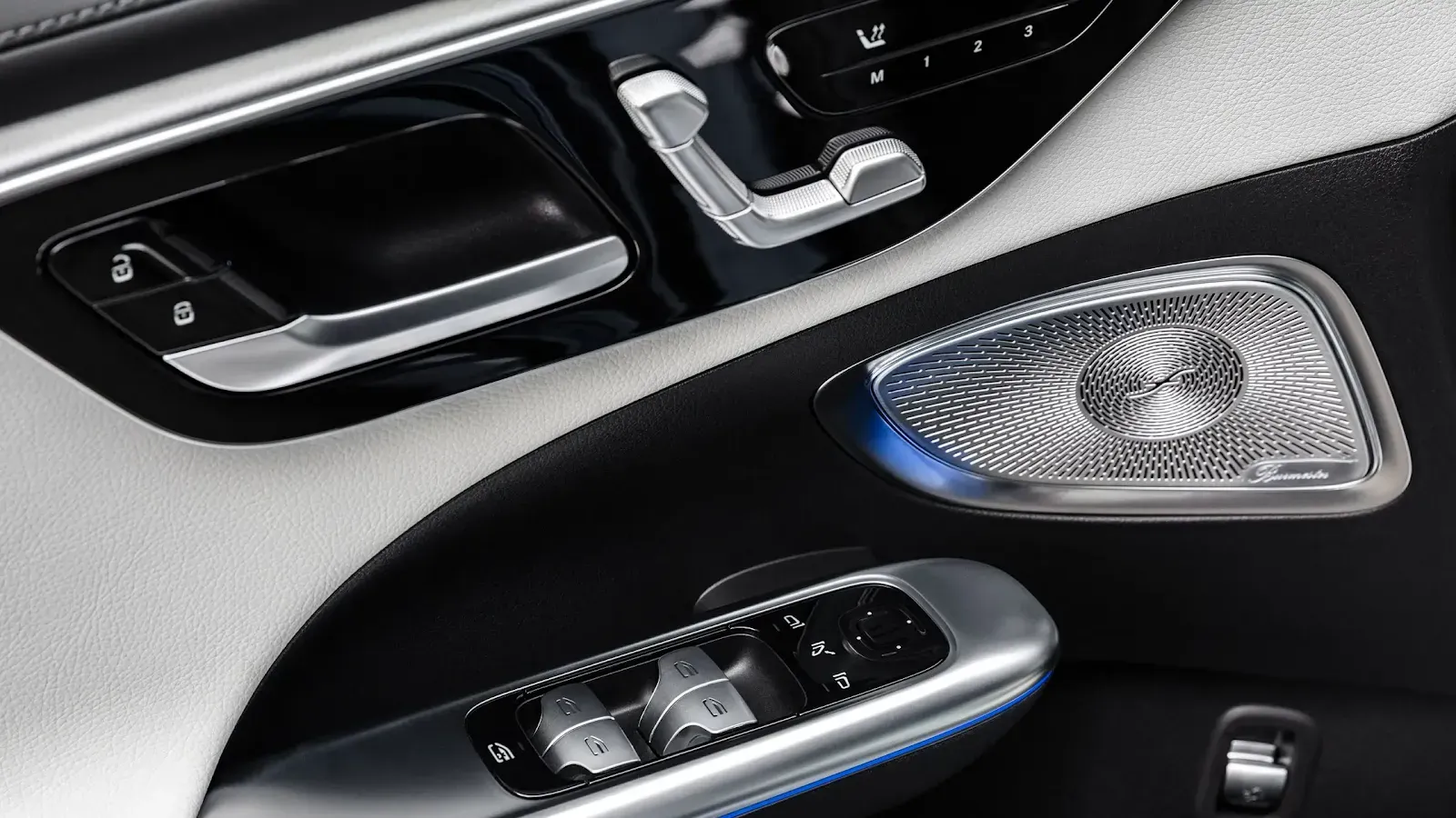 A sophisticated Burmester® Surround Sound audio system