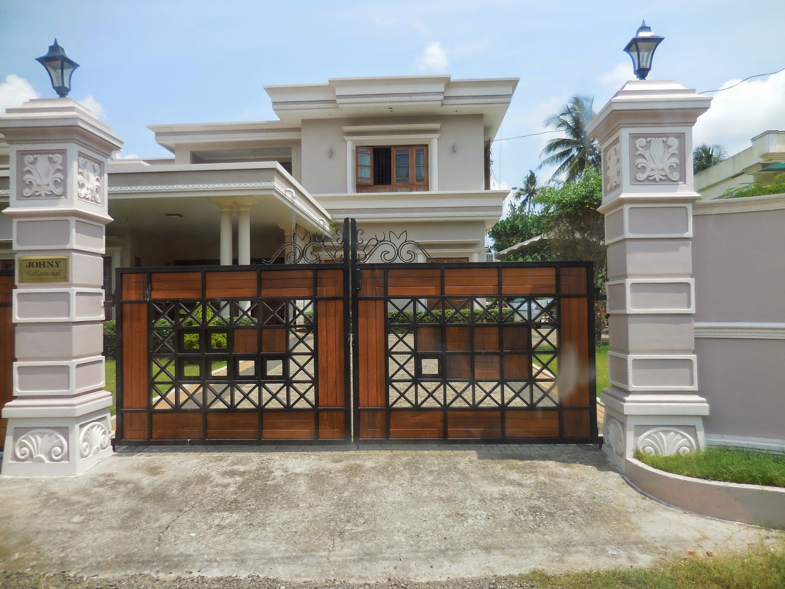 Kerala Gate Designs: A beautiful house gate from Kerala