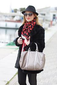 Rolling stones logo sweater, le streghe faux fur, Zara lips scarf, Gucci joy bag, Fashion and Cookies, fashion blogger