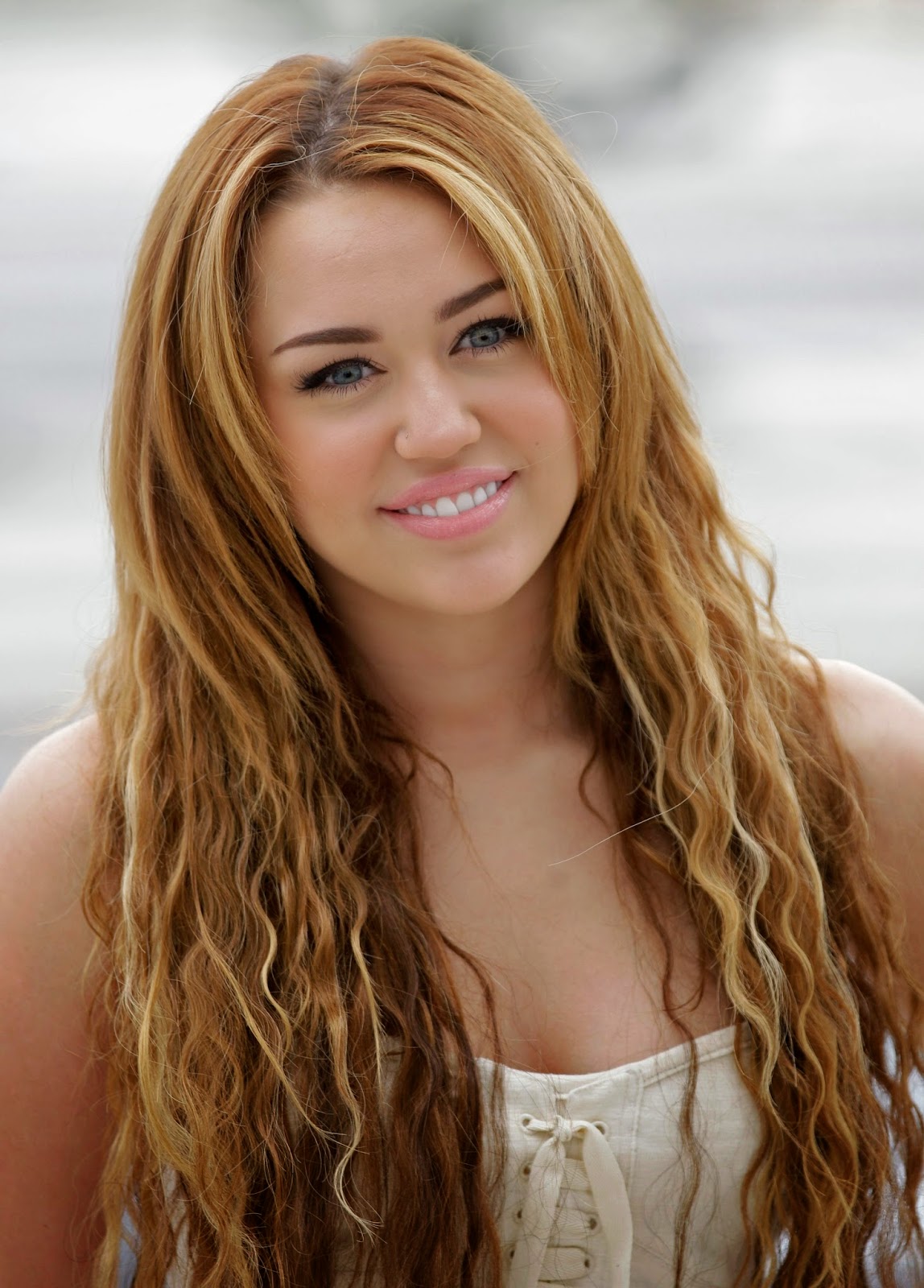 Miley Cyrus HD wallpapers Free Download