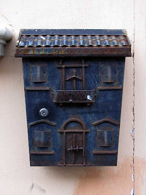 House shaped mailbox, Livorno