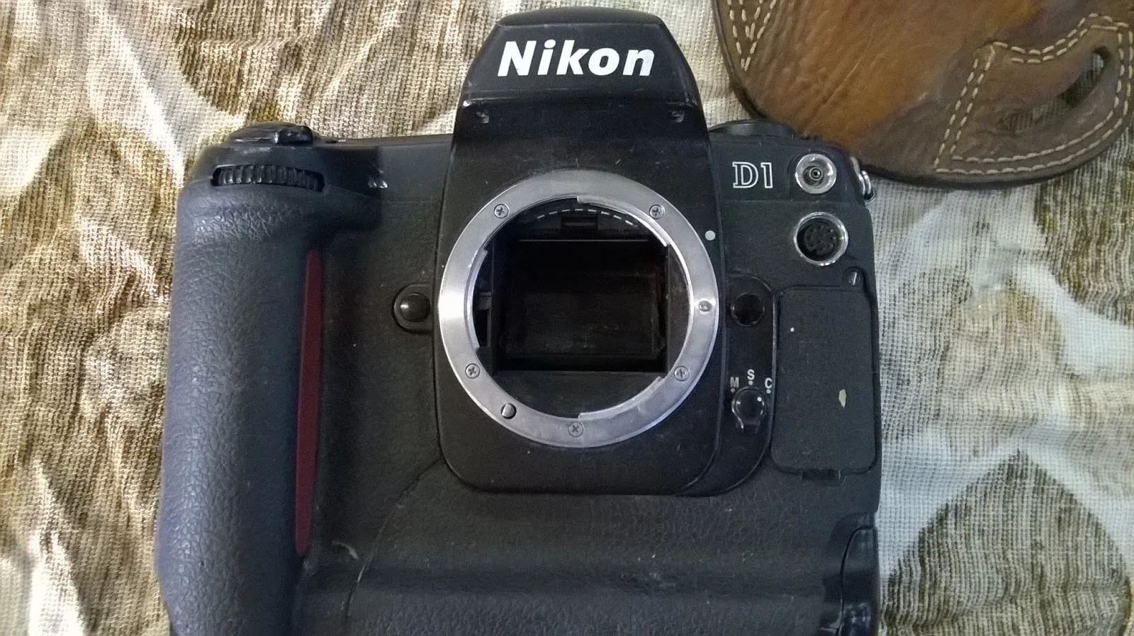 Nikon D1 Fotoğraf Makinesi