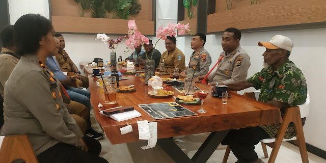 Fredrickus Maclarimboen Gelar Diskusi Aman Dukung Kongres Aman di Papua