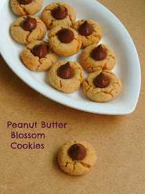 Peanut blossom cookies, Peanut butter cookies with hershey's kisses