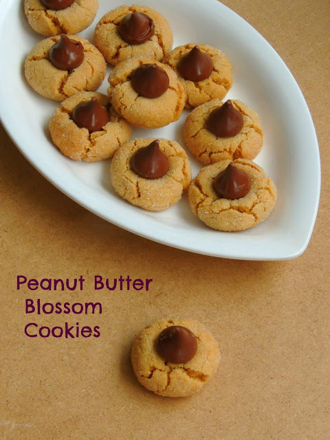 Peanut blossom cookies, Peanut butter cookies with hershey's kisses