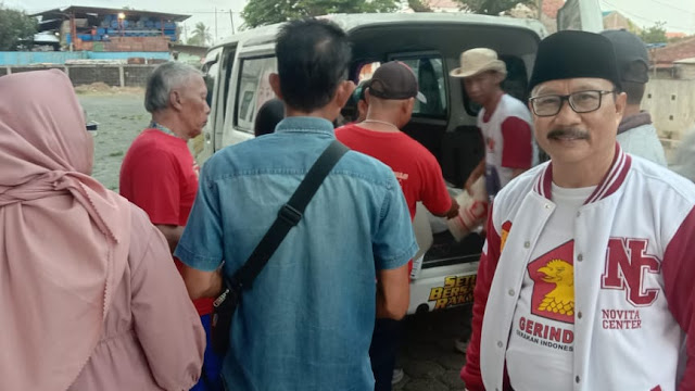 DPC Partai Gerindra Cilacap Bagikan Beras Ke Warga Kecamatan Cilacap Selatan