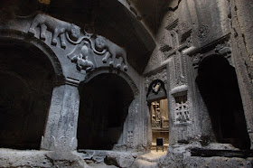 Fotografía del interior del Monasterio de Geghard