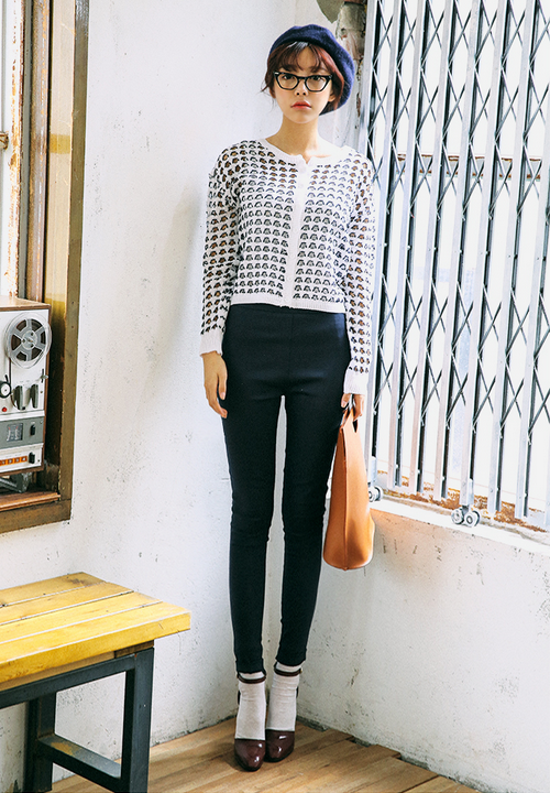 Round Shape Hole Punched Knit Cardigan