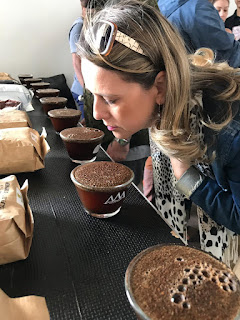 Mari Antonichen provando cafés!