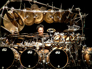 Terry Bozzio dengan Set Drum Terbesar di Dunia