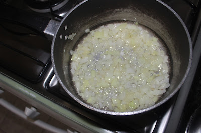 macarrão com molho branco e espinafre