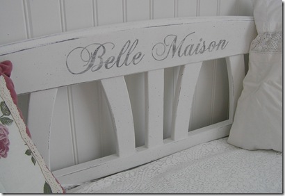 Soffa Belle Maioson närbild text