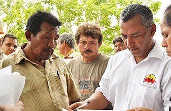 Carlos Mario les da palo navideño a los chetumaleños; les aumenta el predial; le echa la culpa al tesorero