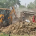 गाजीपुर में अवैध निर्माण पर चला बुलडोजर, सरकारी जमीन कब्जा मुक्त