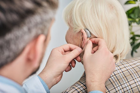 https://theshores.umcommunities.org/the-shores/sound-advice-on-hearing-loss-in-older-adults/