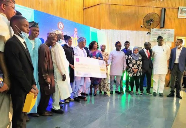 Senator Abiru awards N30 million bursary to 600 tertiary institution students in Lagos East