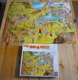 A Gerold Como Collection 'Golf' jigsaw puzzle that contains a lot of crazy elements