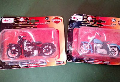 MIniatura de moto Harley Davidson preta e azul da Maisto , embalagem lacrada R$ 30,00 cada