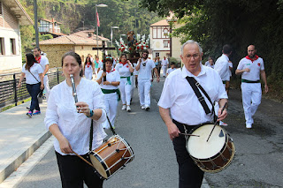 Procesión en las fiestas de El Regato