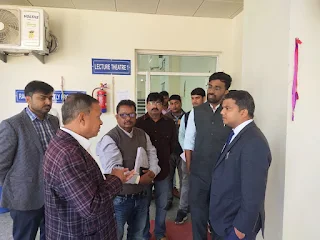 जौनपुर: डीएम ने उमानाथ सिंह मेडिकल कॉलेज का किया निरीक्षण | #NayaSaveraNetwork