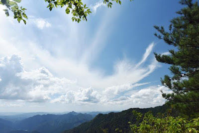 雪彦山・大天井岳よりみる明神山