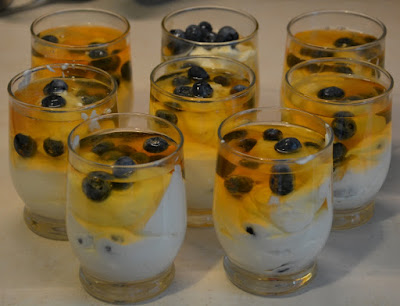 mascarpone z galaretką i owocami