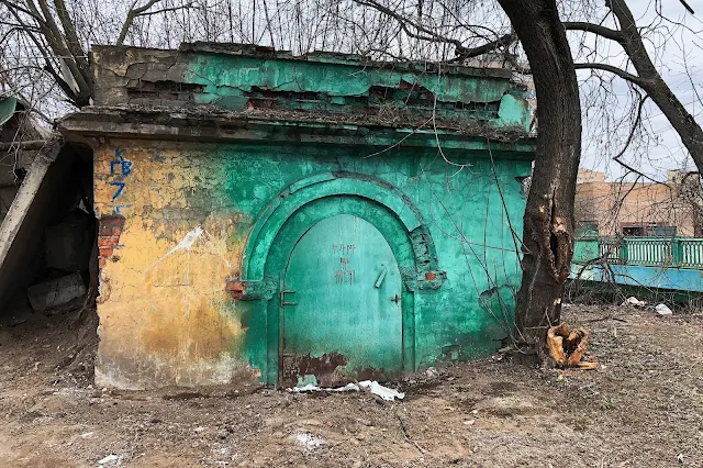 Золотая улица, трансформаторная будка