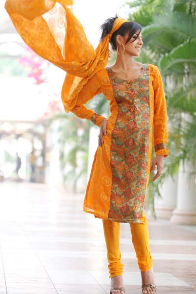 Woman Clothes Online on Fashion For Ladies  Yellow Clothes Design For Indian And Pakistani