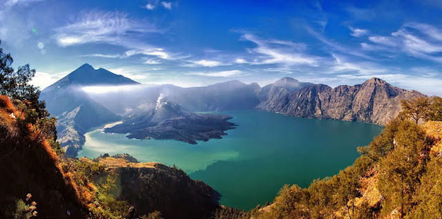 Gunung Rinjani Meletus