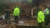 Talud Longsor Menimpa Dapur di Karangjambu
