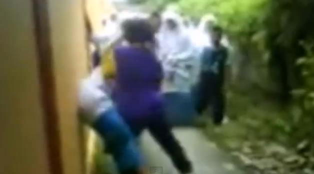 Sebalik Tirai Memalukan Budak Sekolah Perempuan 