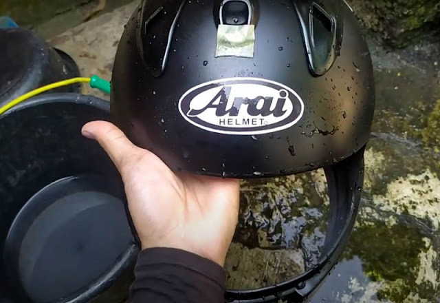 sticker-helm-custom-dengan-kertas-water-decal
