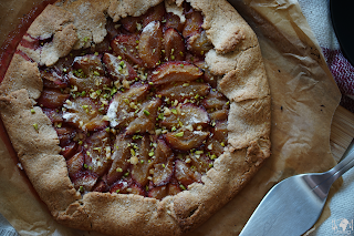 Galette aus Buchweizenmehl mit Pflaumen