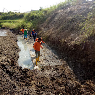 proses pemasangan bronjong