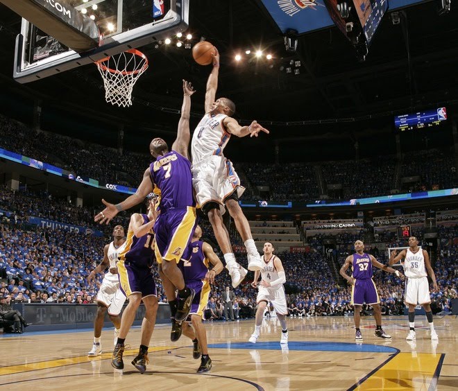 kevin durant dunks on lebron. kevin durant dunks on kobe