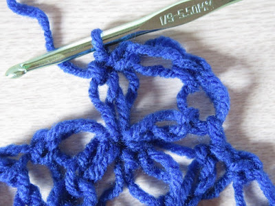 crochet, how to, love knot, mesh, triangle