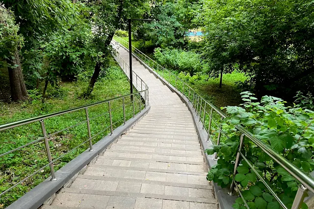 Малый Трёхгорный переулок, Рочдельская улица, дворы, лестница