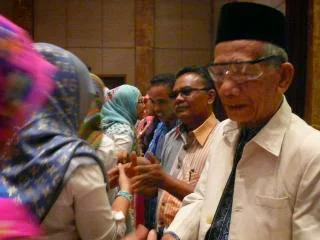 http://www.forumriau.com/2015/01/angkatan-93-sma-9-pekanbaru-galang-dana.html