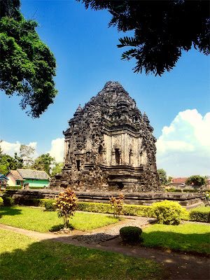 Sambisari temple