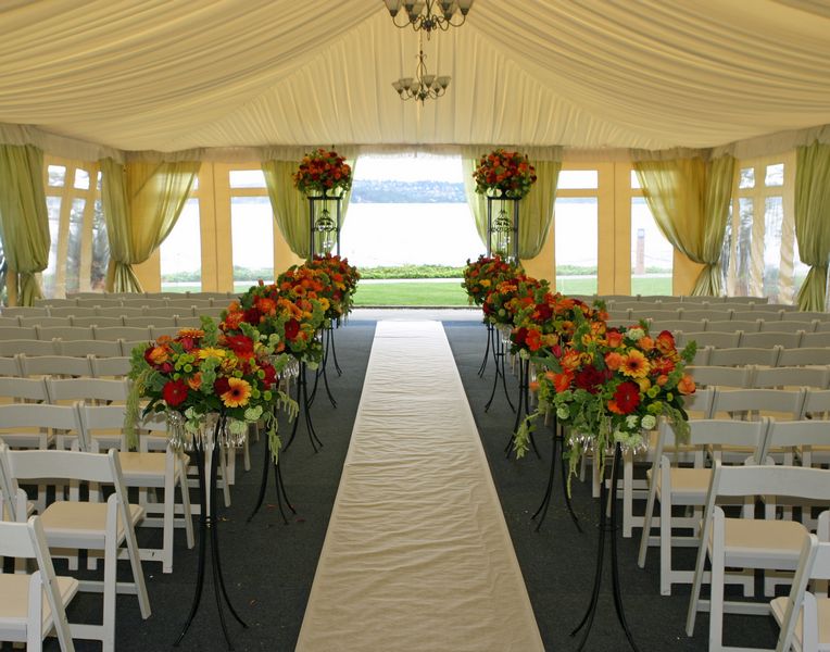 1 One way to make a special wedding ceremony to add additional flowers