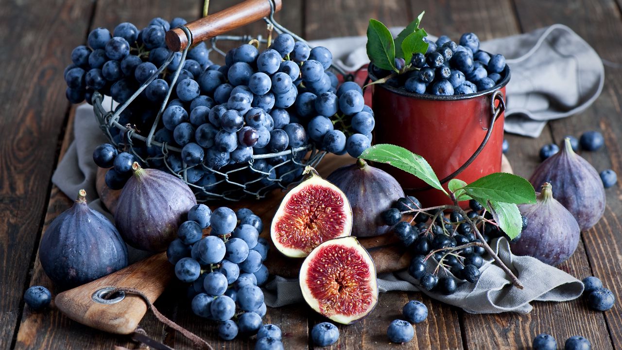 Wallpaper Figs Grapes Blueberries