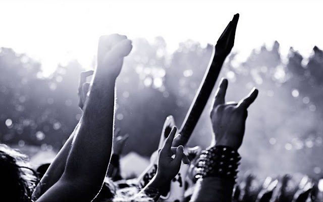 O Impacto Sociocultural do Rock e Heavy Metal: Rebelião, Identidade e Comunidade