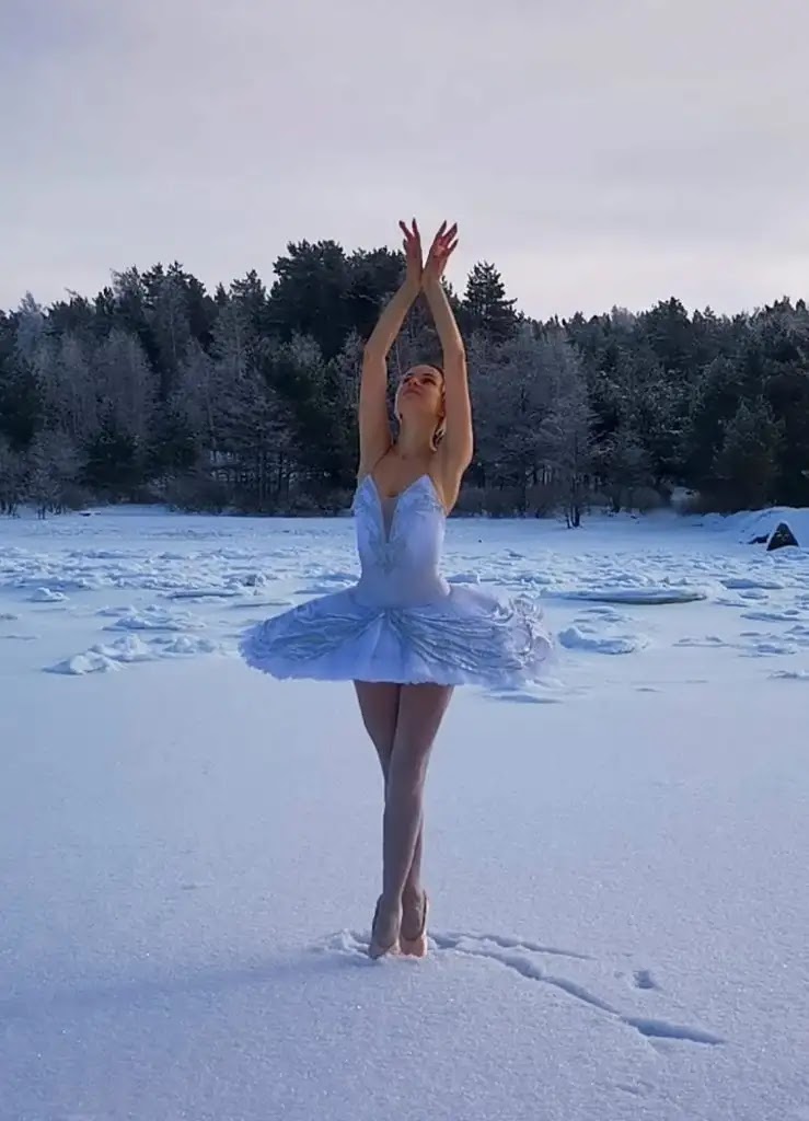 Russian ballerina Elmira Bagotdinova is protesting against a building project that threatens the environment. So what did she do?