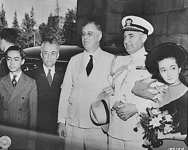 Presidents Franklin Roosevelt and Manuel Quezon, 13 May 1942 worldwartwo.filminspector.com