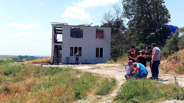 Babaeski Müsellim Köyünde 2 Katlı Bina Alev Alev Yandı. 