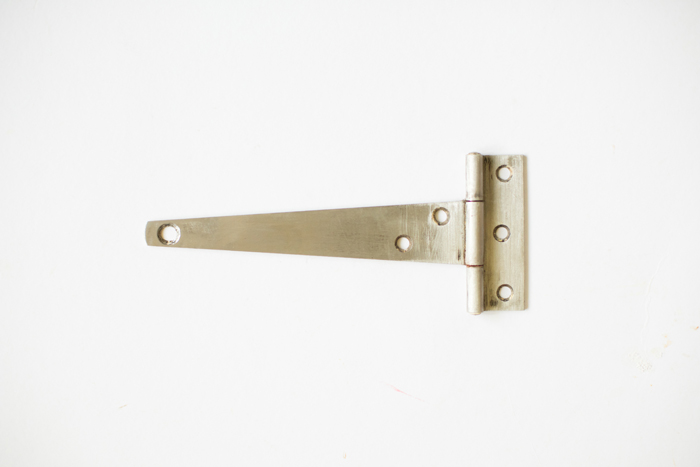 cleaned door hinge