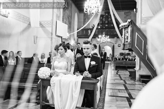 Sylwia i Tomek, artystyczna fotografia, Agawa Dębno, kościół św. Magdaleny, Dębno, Bochnia, fotografia ślubna, ceremonia, wesele,  fotograf ślubny Bochnia